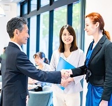 外国人従業員へ日本企業の社会保険・税制度を説明する（第1回 入社時）