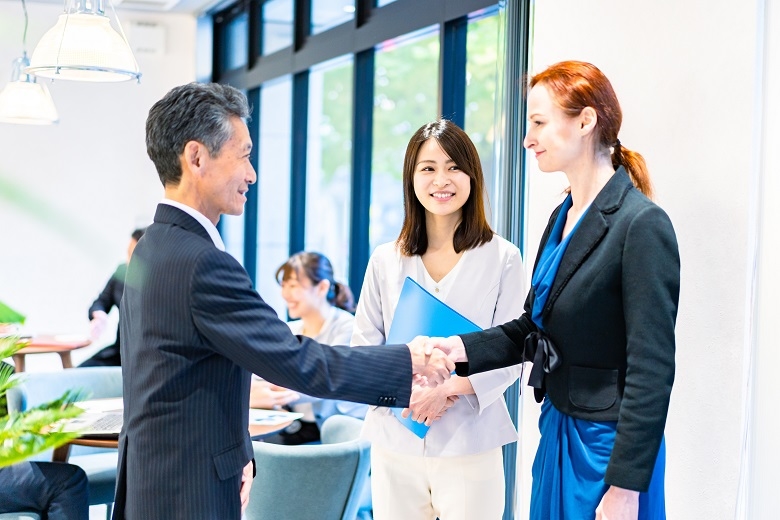 外国人従業員へ日本企業の社会保険・税制度を説明する（第1回 入社時）